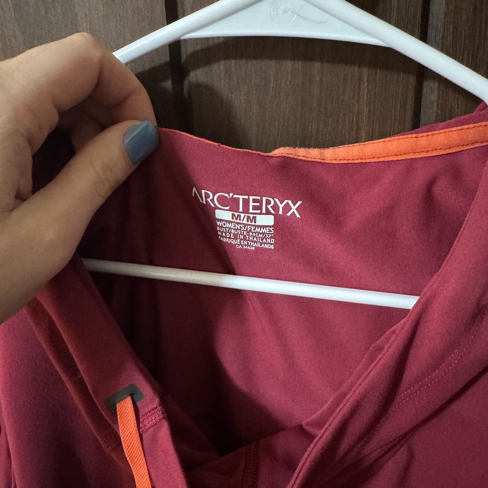 Arc’teryx hooded pull over